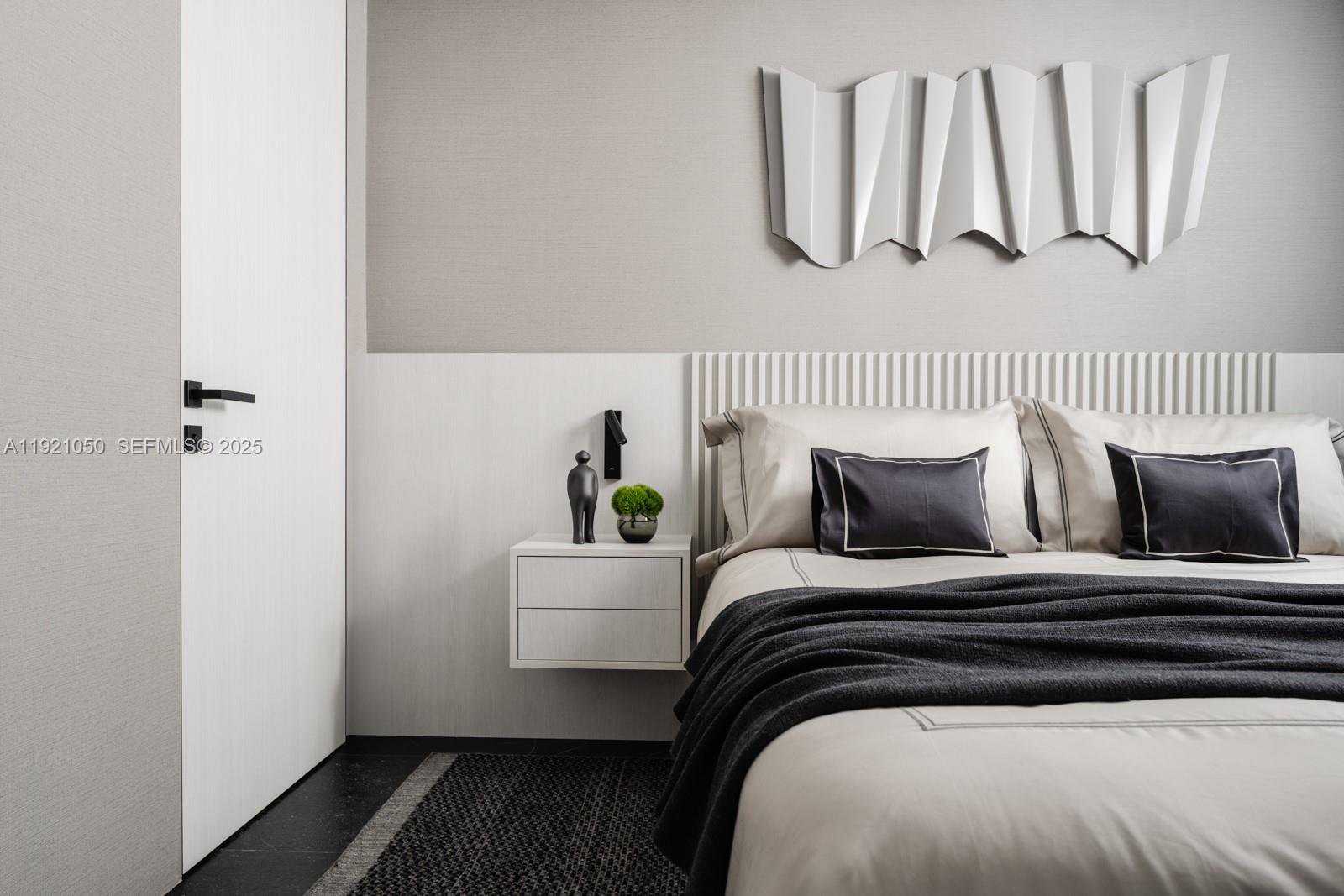 5875 Collins Ave #902 Miami Beach, FL 33140