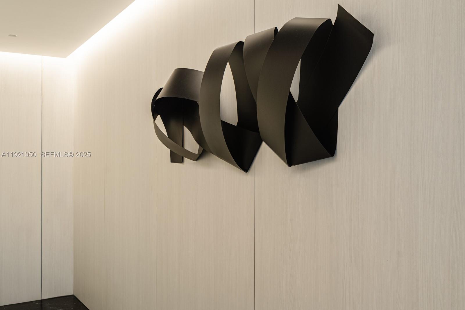 5875 Collins Ave #902 Miami Beach, FL 33140