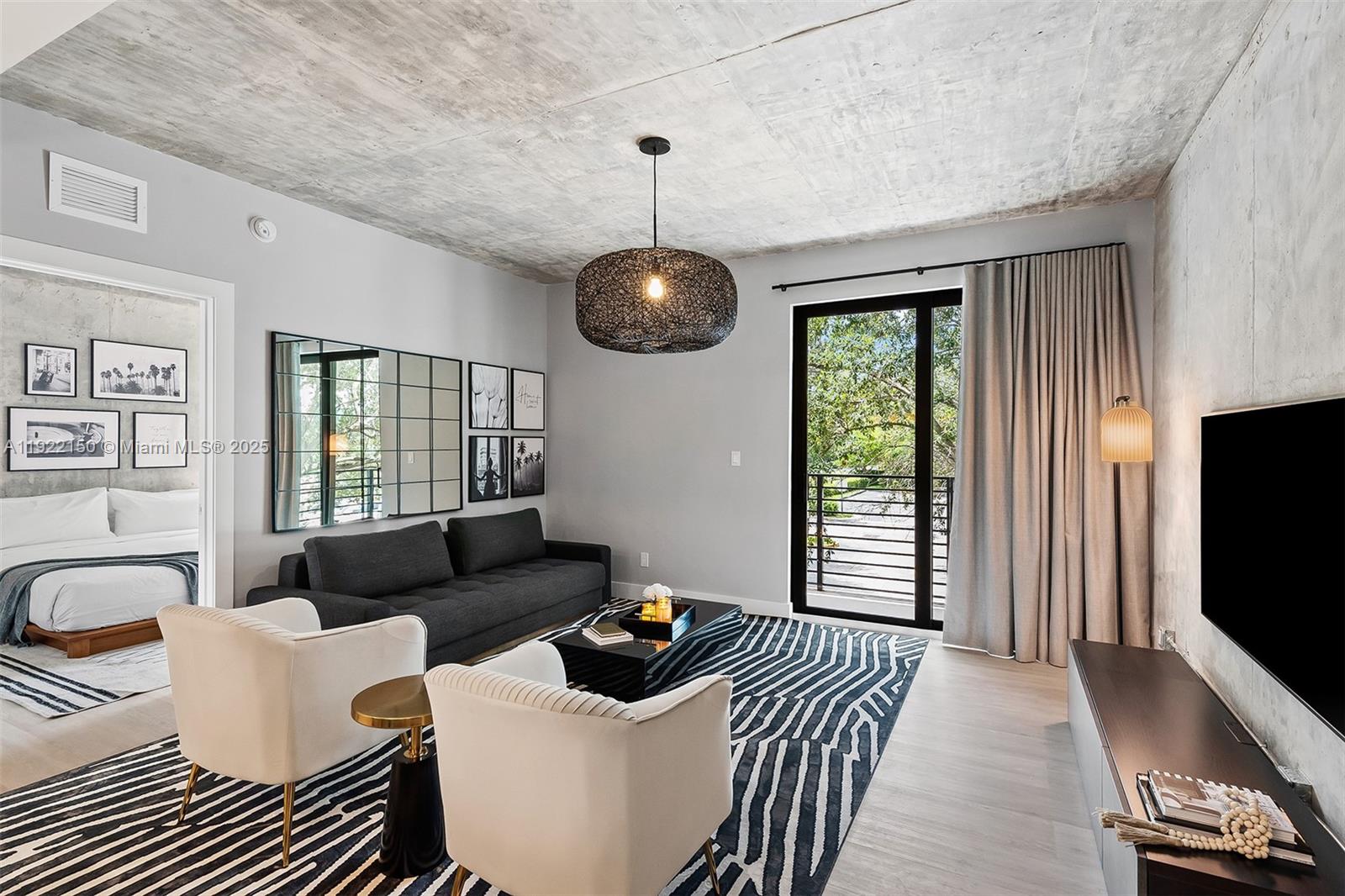 637 NE 4th Ave Fort Lauderdale, FL 33304