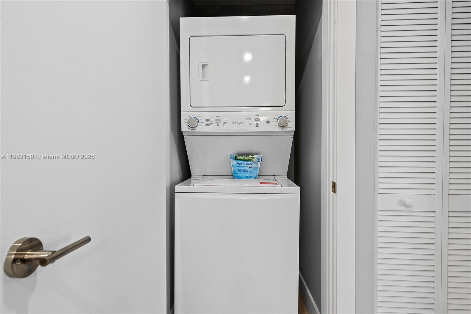 637 NE 4th Ave Fort Lauderdale, FL 33304