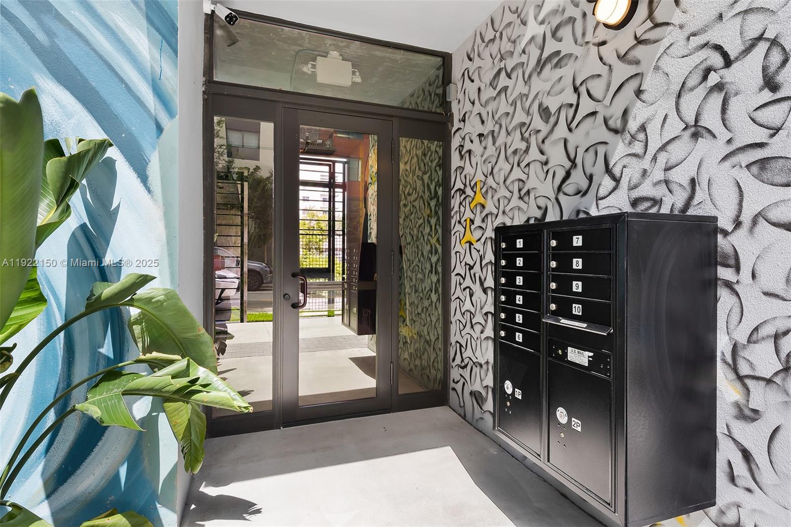 637 NE 4th Ave Fort Lauderdale, FL 33304