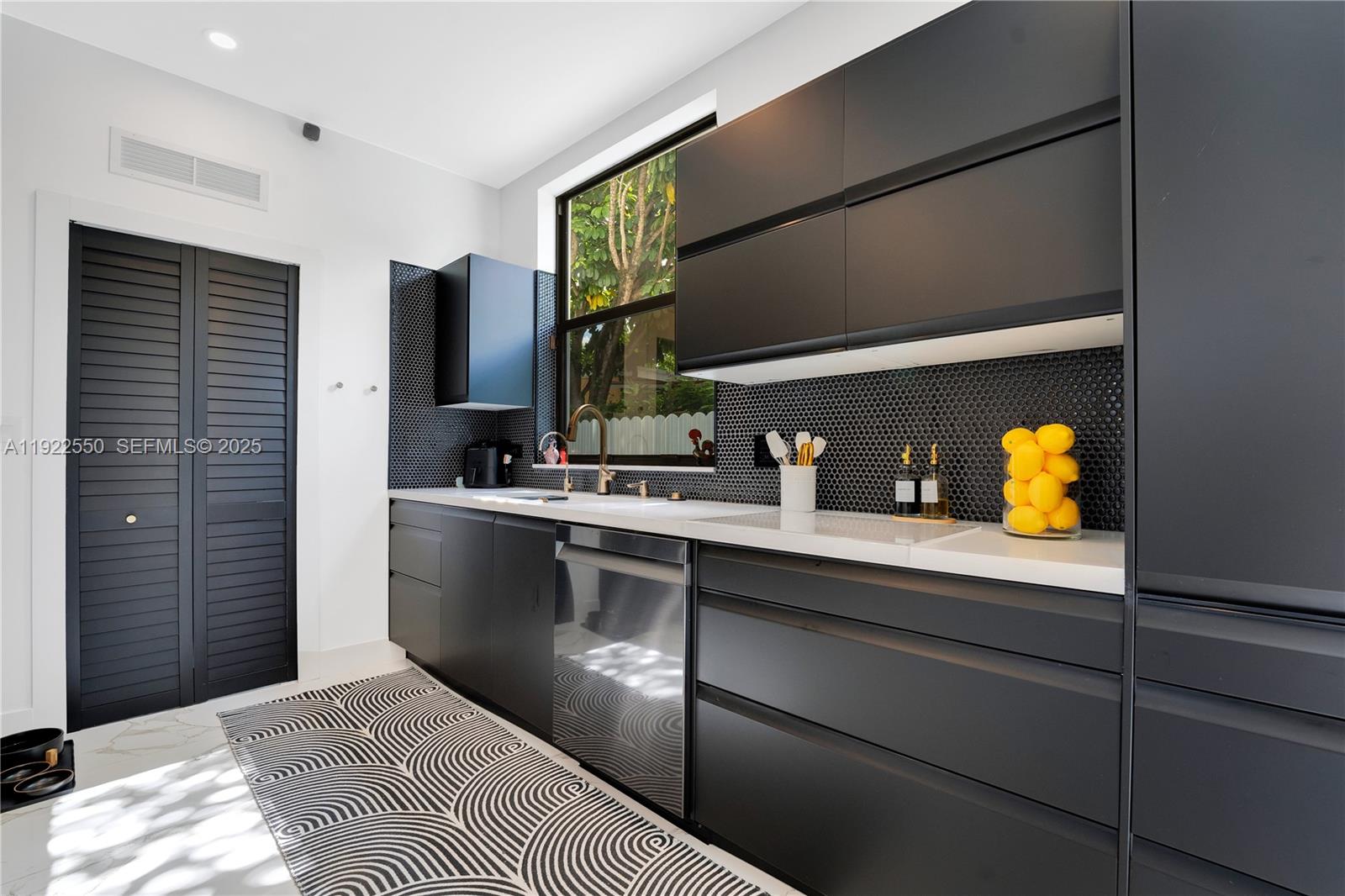 2320 SW 14th St Miami, FL 33145