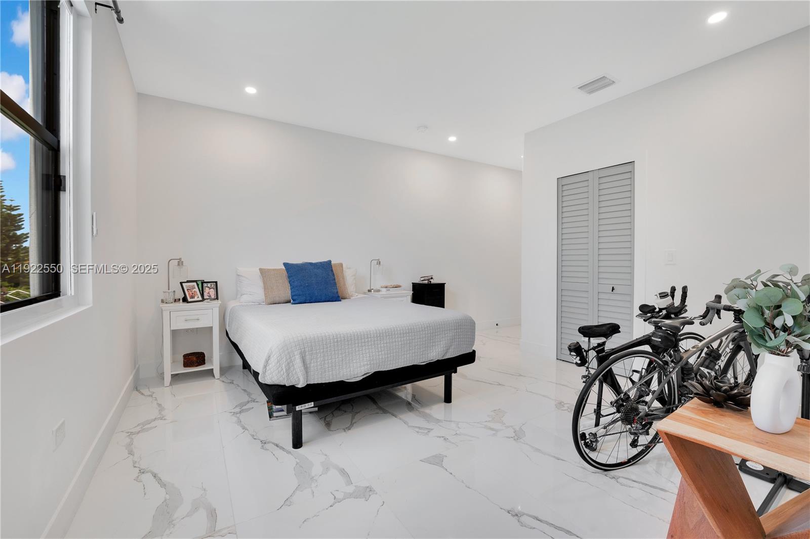 2320 SW 14th St Miami, FL 33145