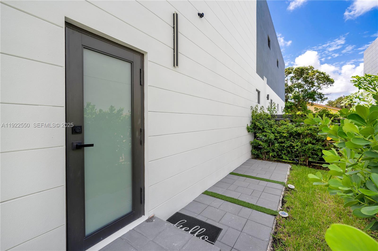 2320 SW 14th St Miami, FL 33145