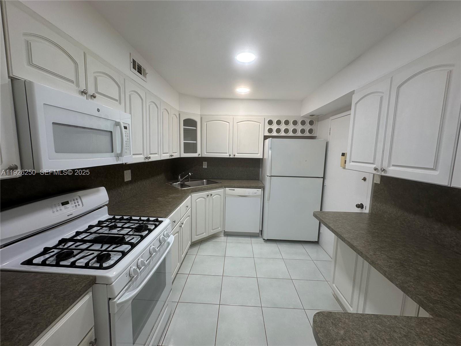 2030 S Ocean Dr #1705 Hallandale Beach, FL 33009