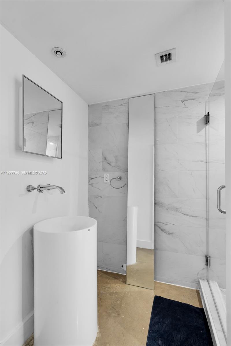 5701 Biscayne Blvd #PH-9 Miami, FL 33137