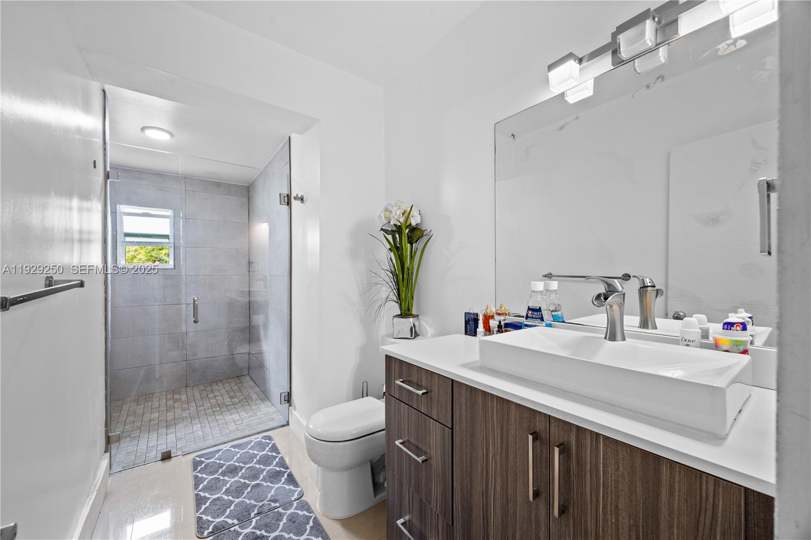 2520 SW 13th St Miami, FL 33145