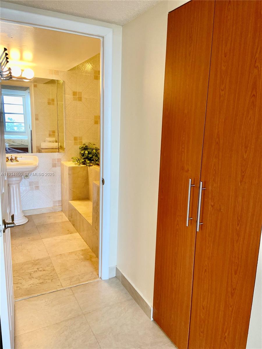 image Winston Towers 30020