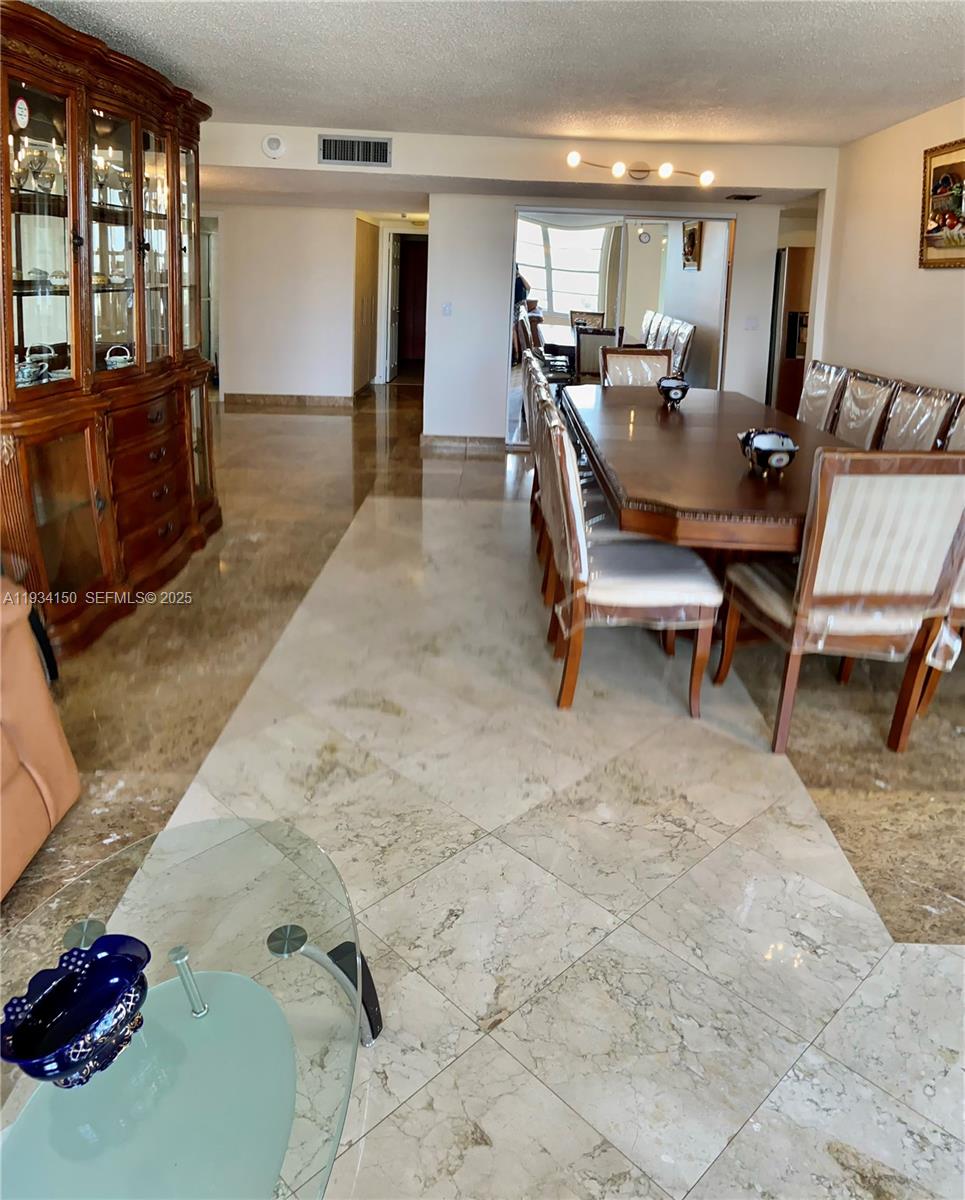 image Winston Towers 30024