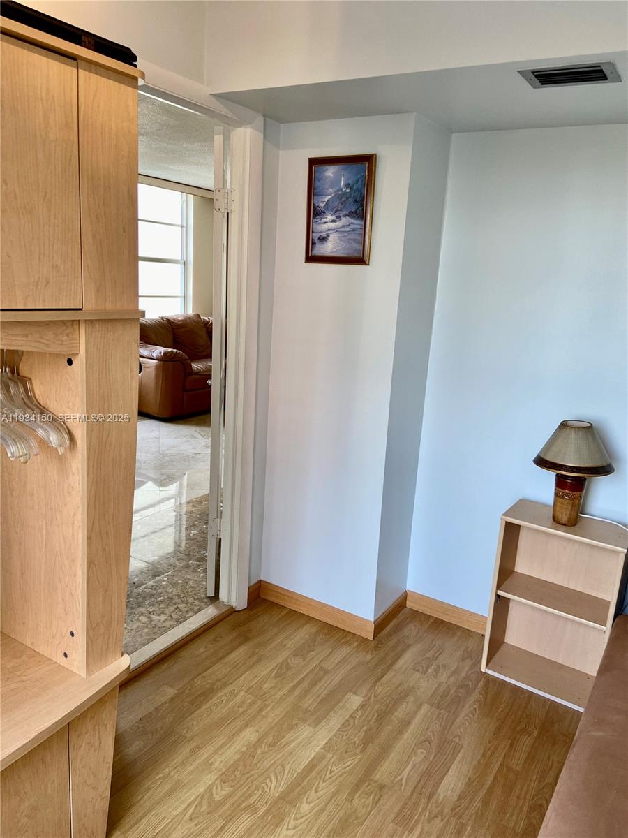 image Winston Towers 30028