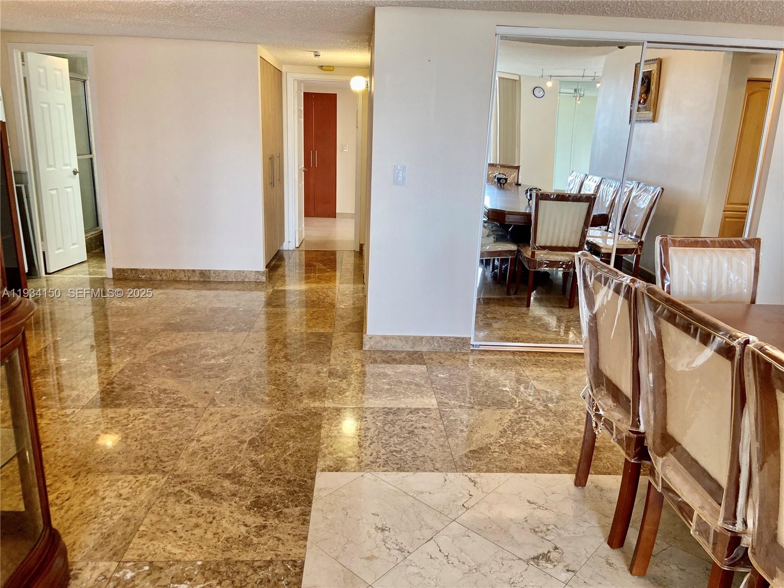 image Winston Towers 3006