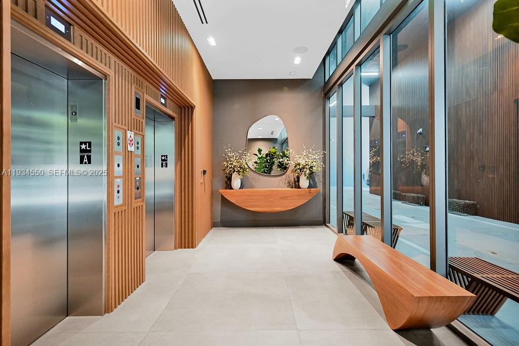 image Smart Brickell III9