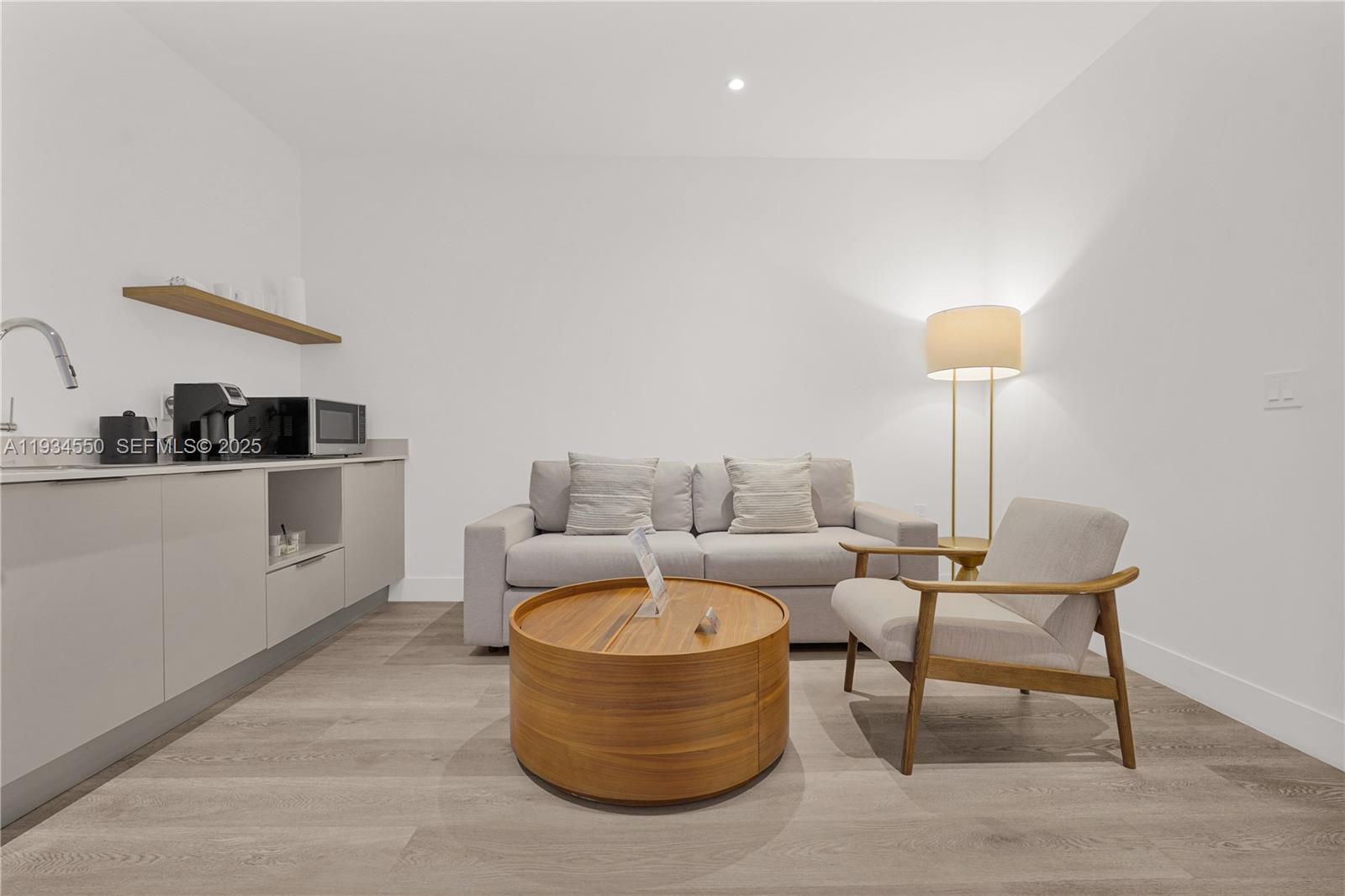 image Smart Brickell III21