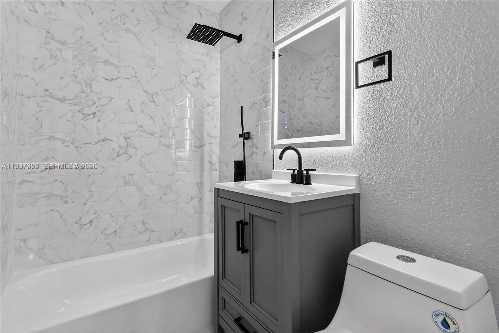 870 NE 144th St North Miami, FL 33161