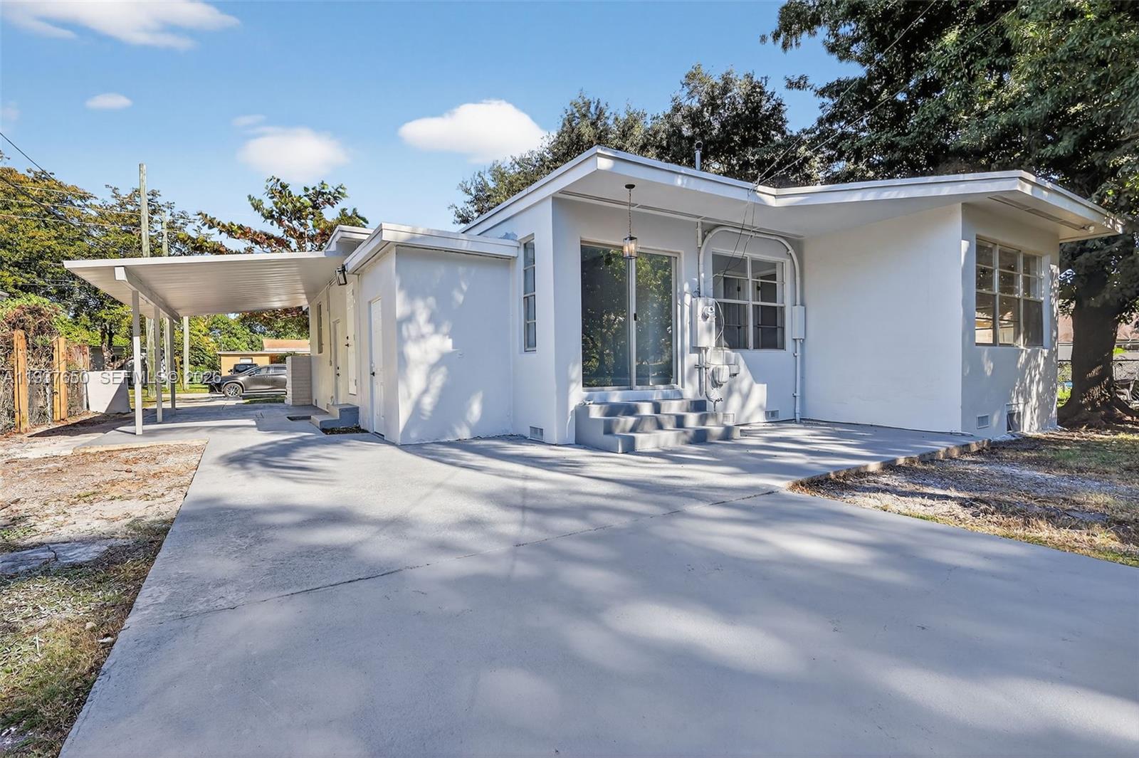 870 NE 144th St North Miami, FL 33161