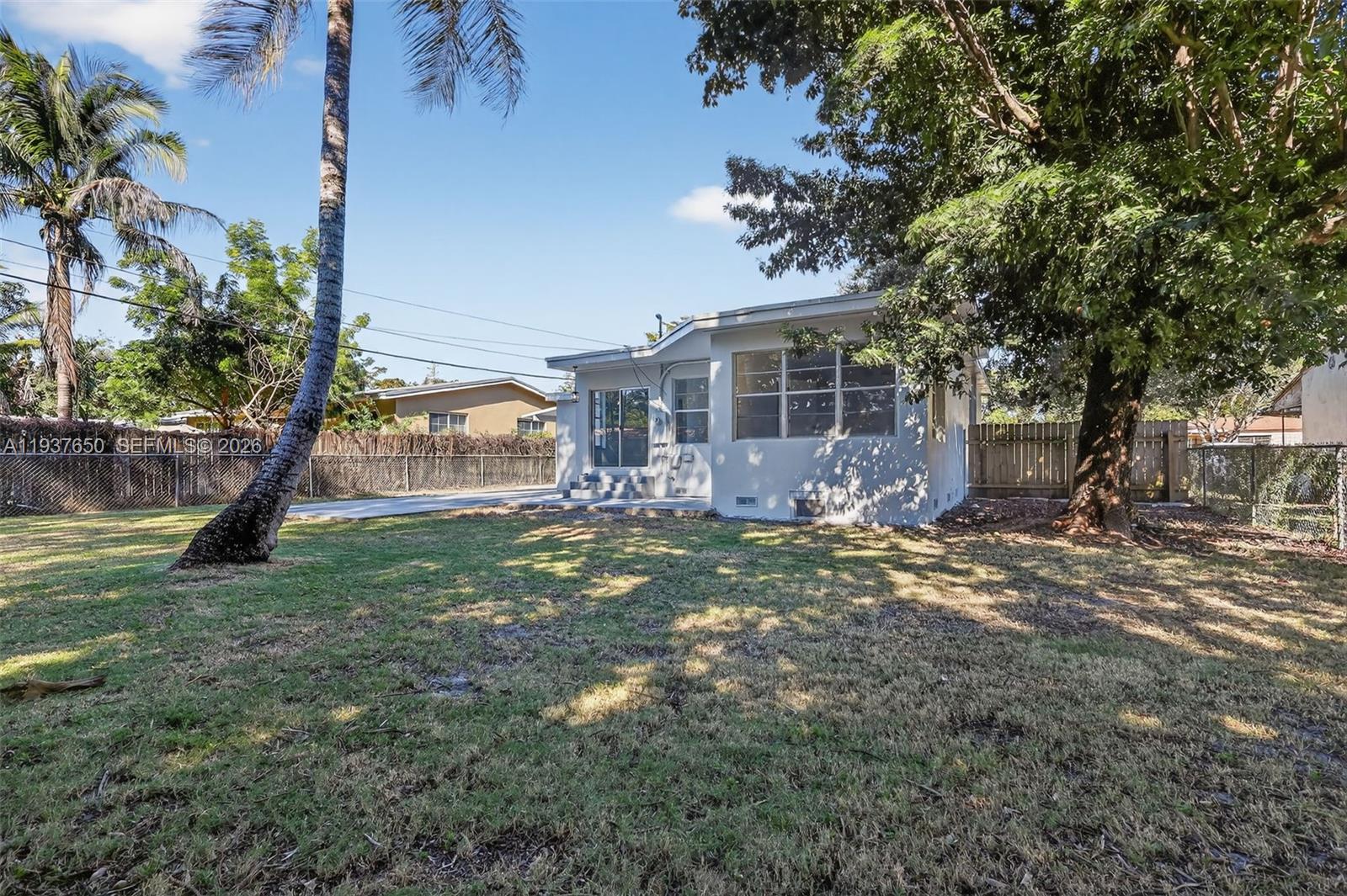 870 NE 144th St North Miami, FL 33161