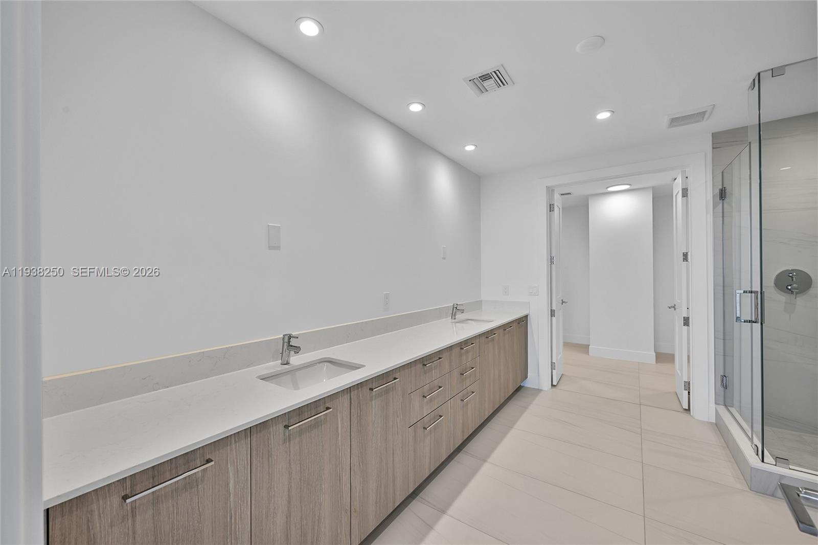 151 N Seabreeze #1701E Fort Lauderdale, FL 33304