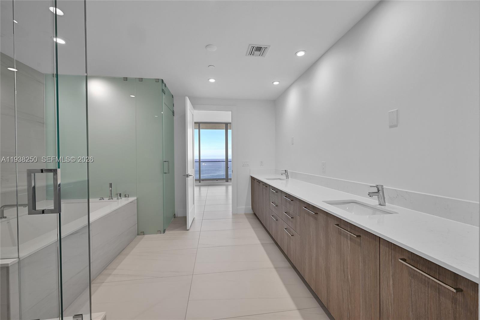 151 N Seabreeze #1701E Fort Lauderdale, FL 33304