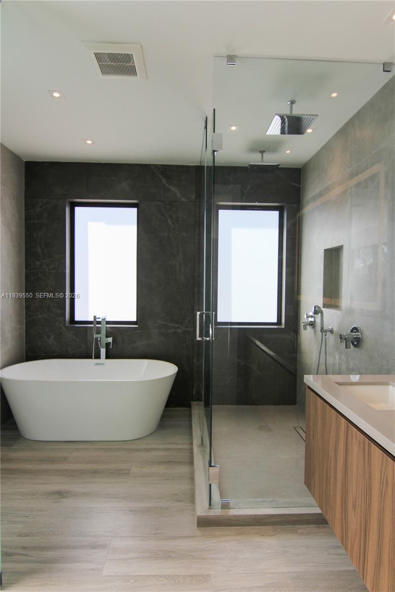 3540 Oak Ave Miami, FL 33133