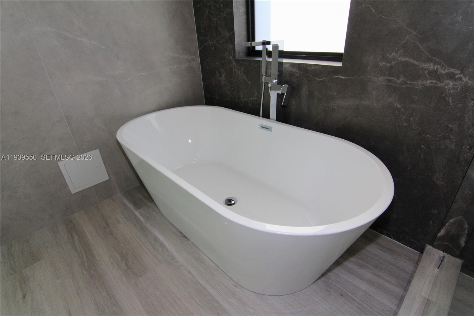 3540 Oak Ave Miami, FL 33133