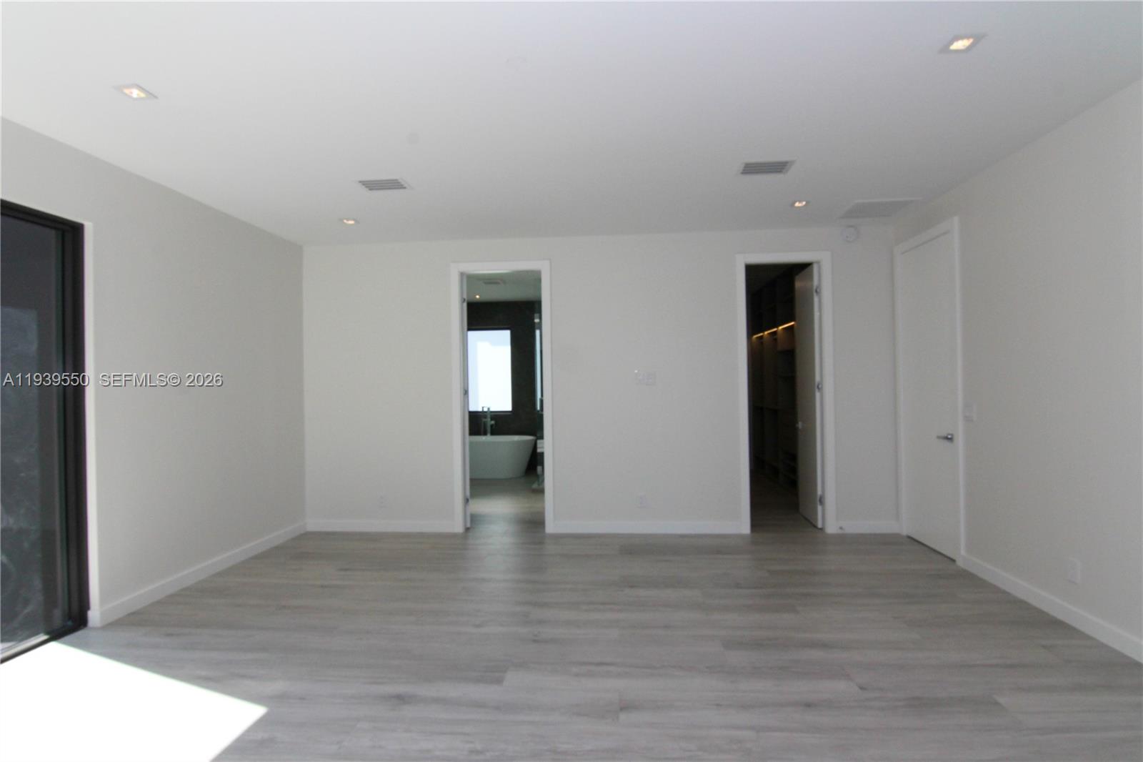 3540 Oak Ave Miami, FL 33133