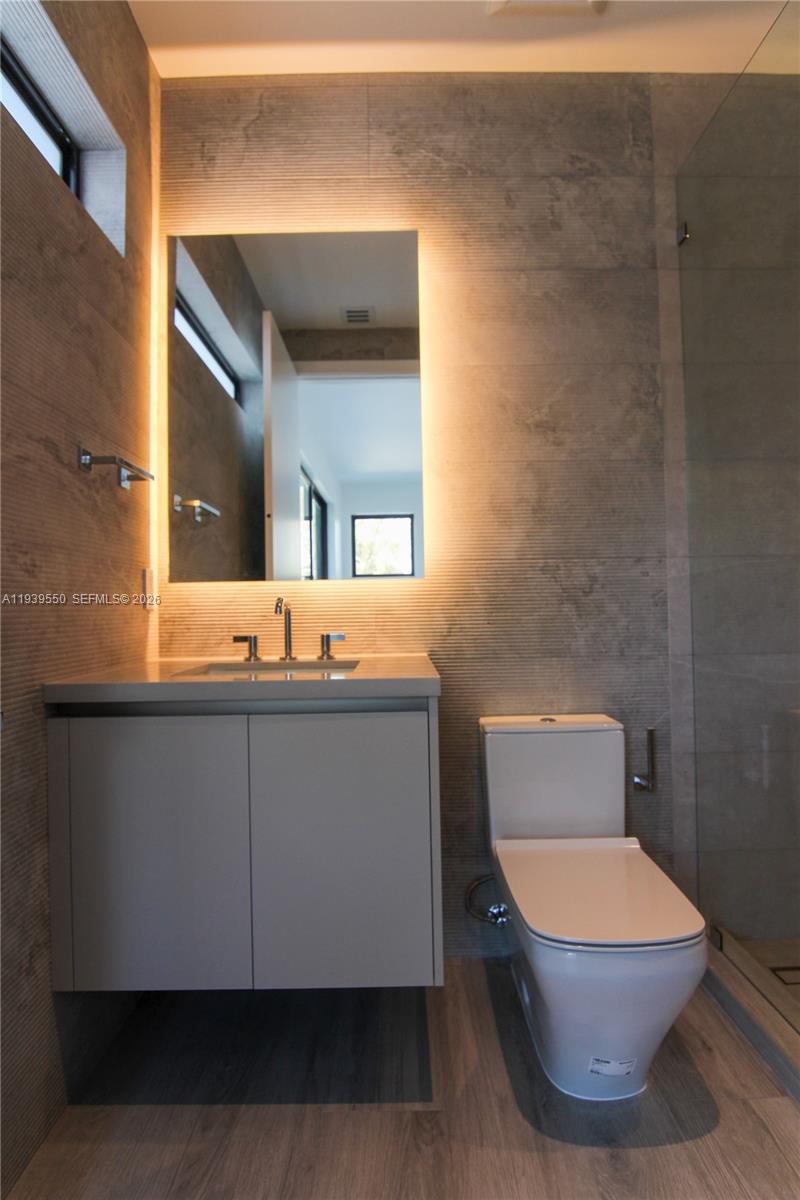 3540 Oak Ave Miami, FL 33133