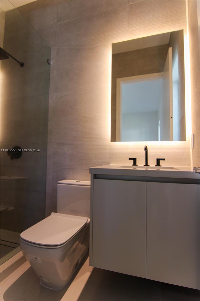 3540 Oak Ave Miami, FL 33133