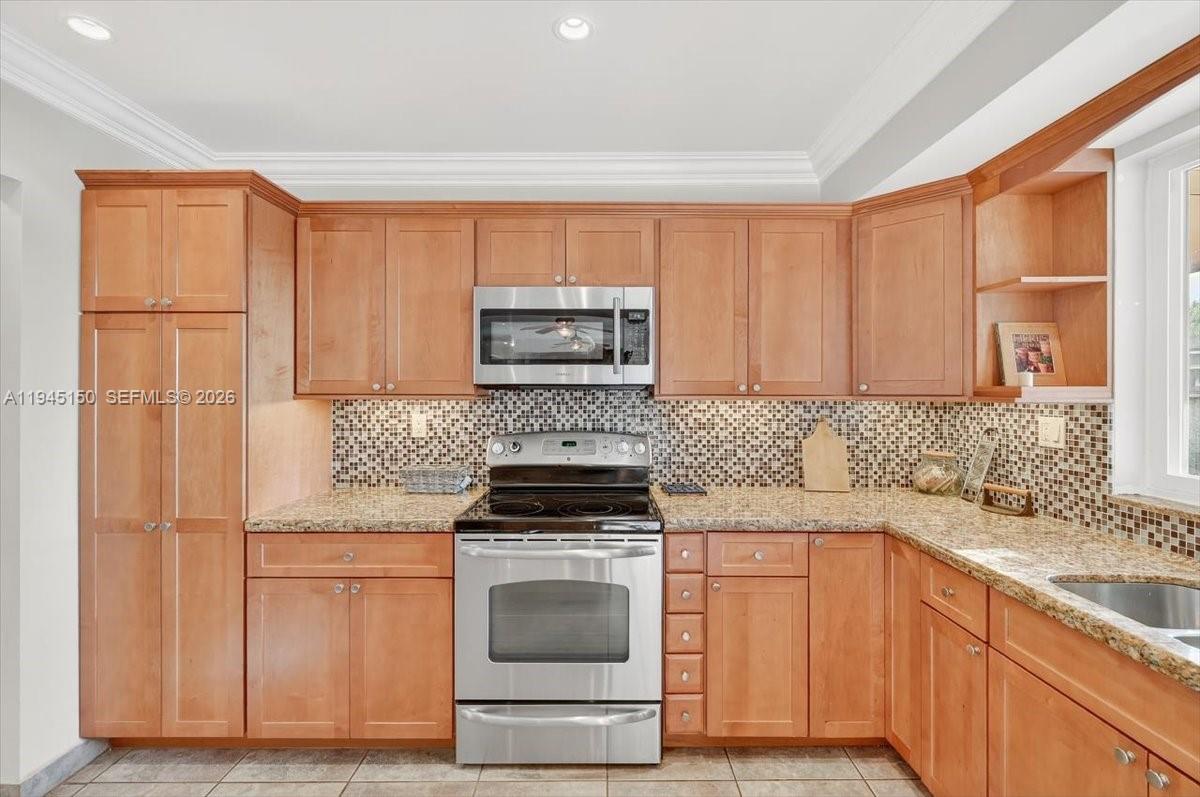 1621 Nw 110th Ter Pembroke Pines, FL 33026