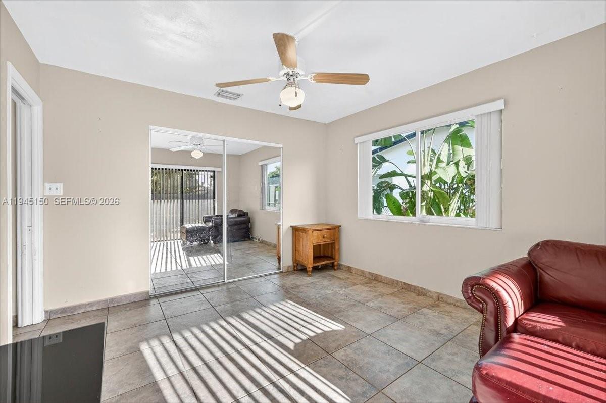 1621 Nw 110th Ter Pembroke Pines, FL 33026