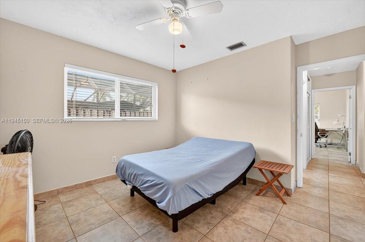 1621 Nw 110th Ter Pembroke Pines, FL 33026