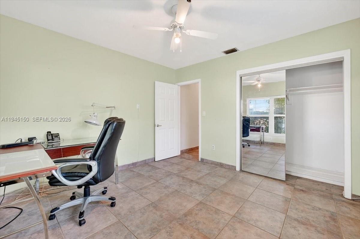 1621 Nw 110th Ter Pembroke Pines, FL 33026