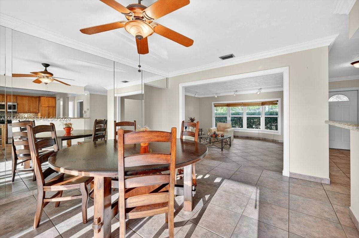 1621 Nw 110th Ter Pembroke Pines, FL 33026