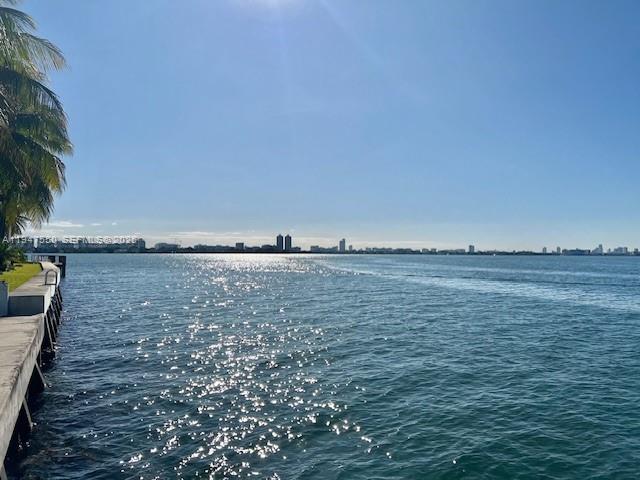 2016 Bay Dr #405 Miami Beach, FL 33141