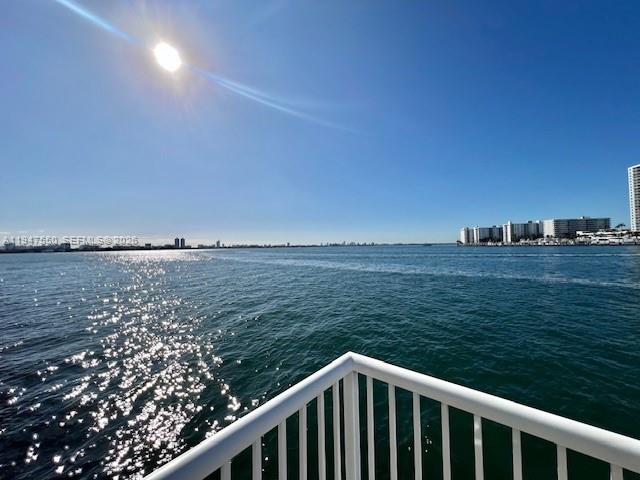 2016 Bay Dr #405 Miami Beach, FL 33141