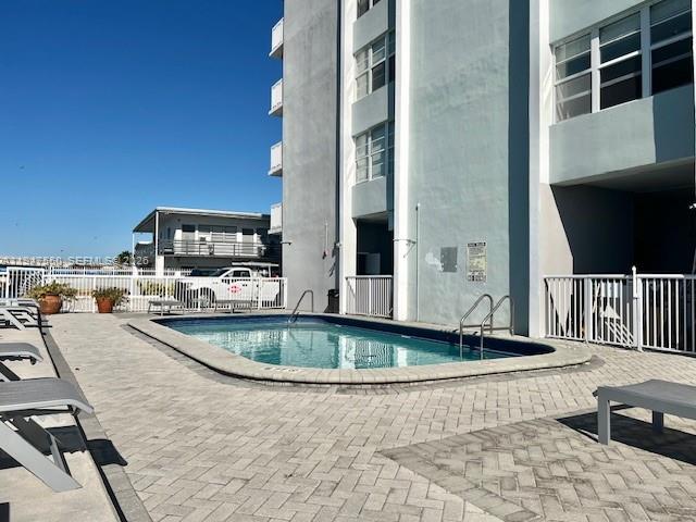 2016 Bay Dr #405 Miami Beach, FL 33141
