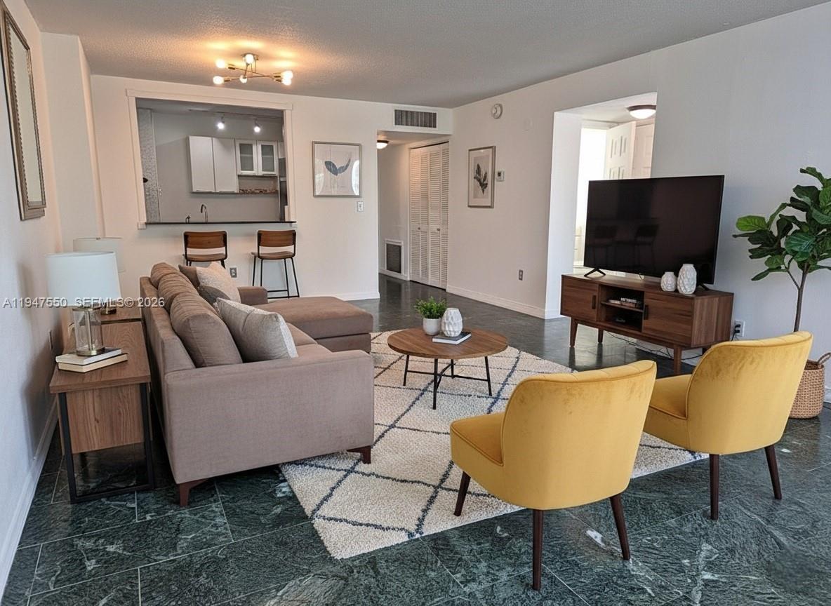 2016 Bay Dr #405 Miami Beach, FL 33141