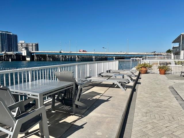 2016 Bay Dr #405 Miami Beach, FL 33141