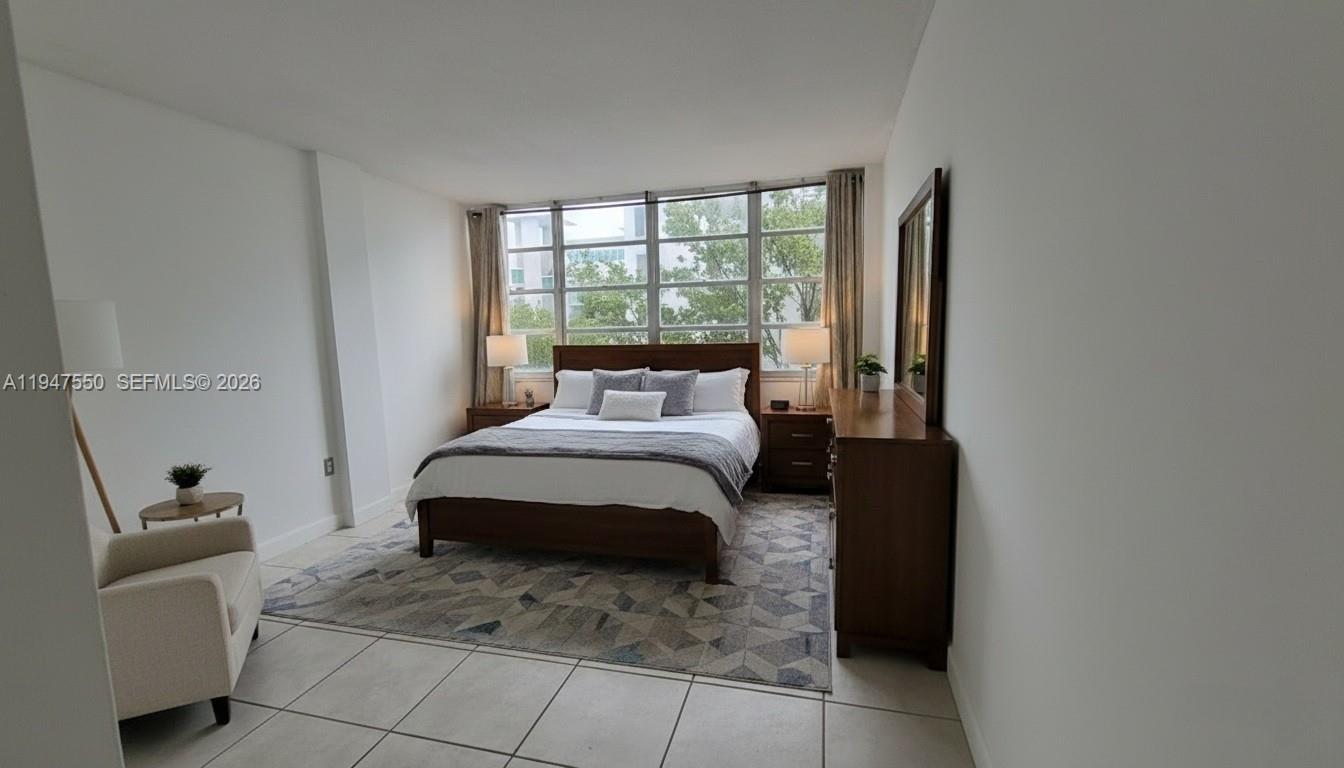 2016 Bay Dr #405 Miami Beach, FL 33141