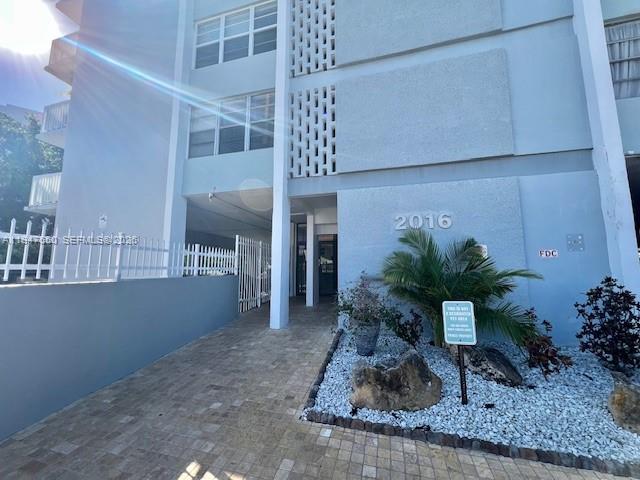 2016 Bay Dr #405 Miami Beach, FL 33141