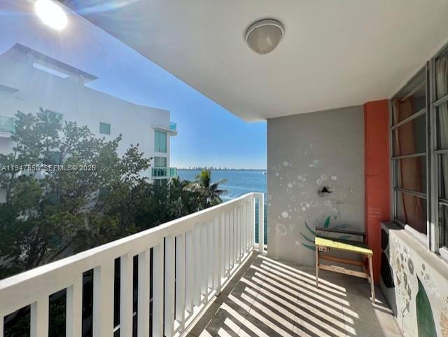2016 Bay Dr #405 Miami Beach, FL 33141
