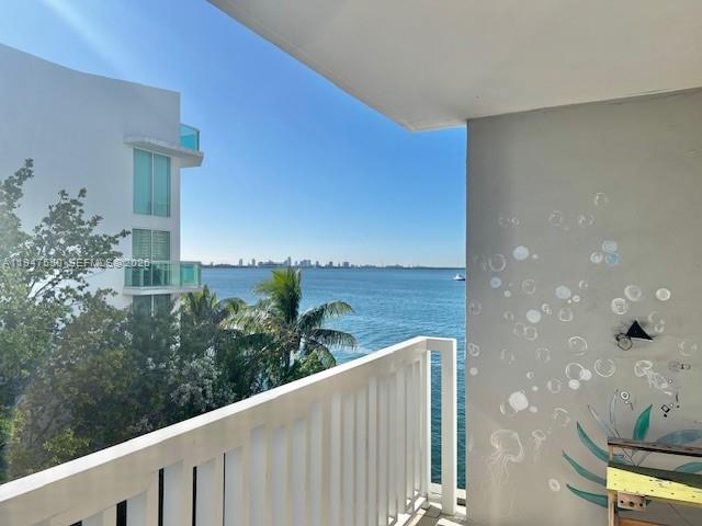 2016 Bay Dr #405 Miami Beach, FL 33141