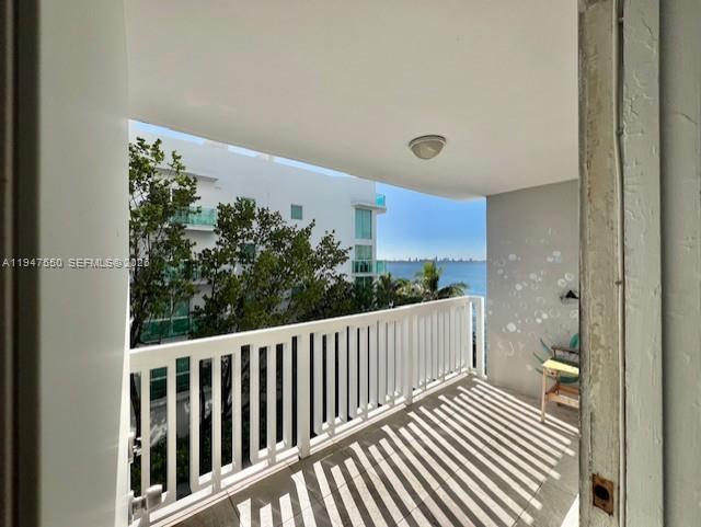 2016 Bay Dr #405 Miami Beach, FL 33141