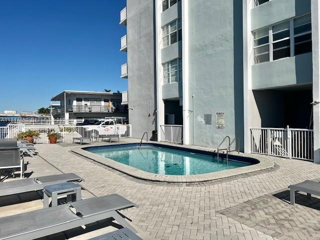 2016 Bay Dr #405 Miami Beach, FL 33141