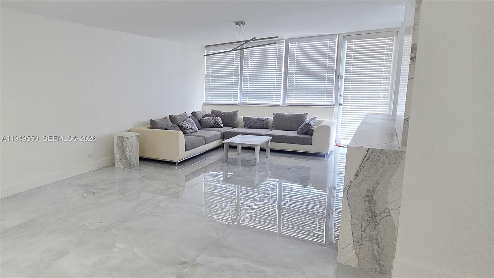 image Winston Towers 1008