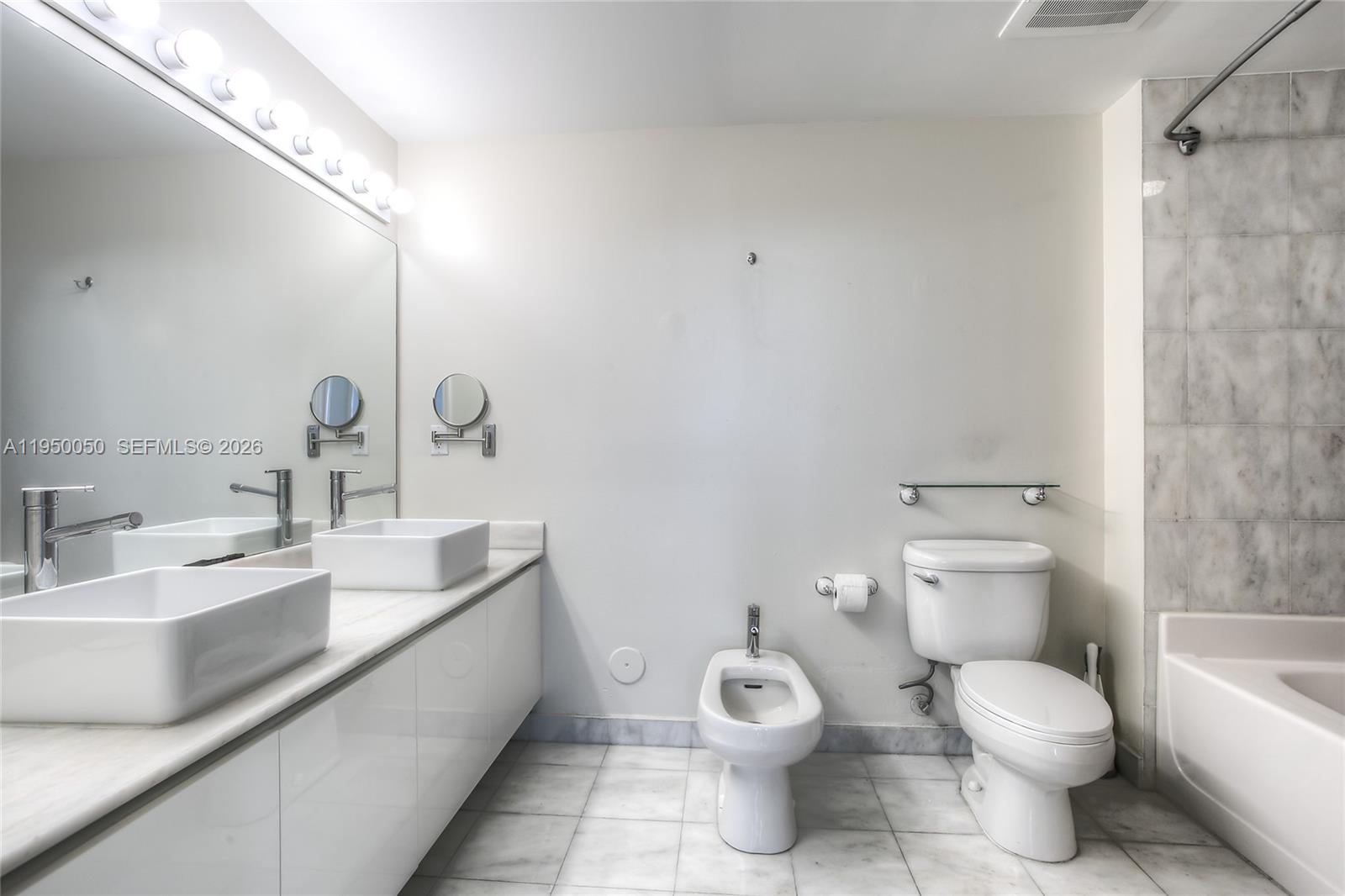 601 NE 36th St #710 Miami, FL 33137