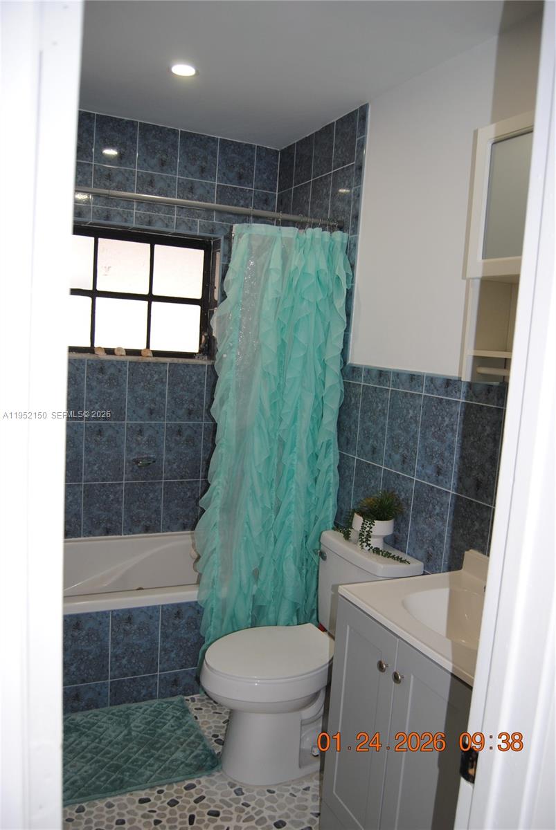 6320 NW 40th St Virginia Gardens, FL 33166