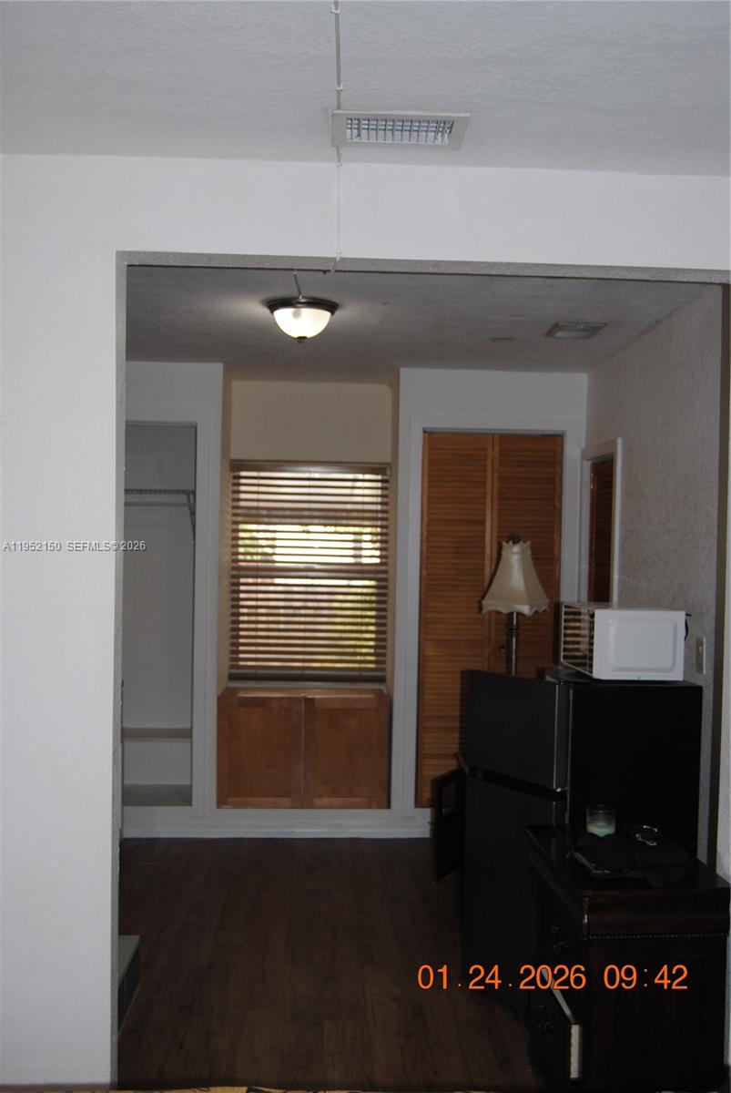 6320 NW 40th St Virginia Gardens, FL 33166