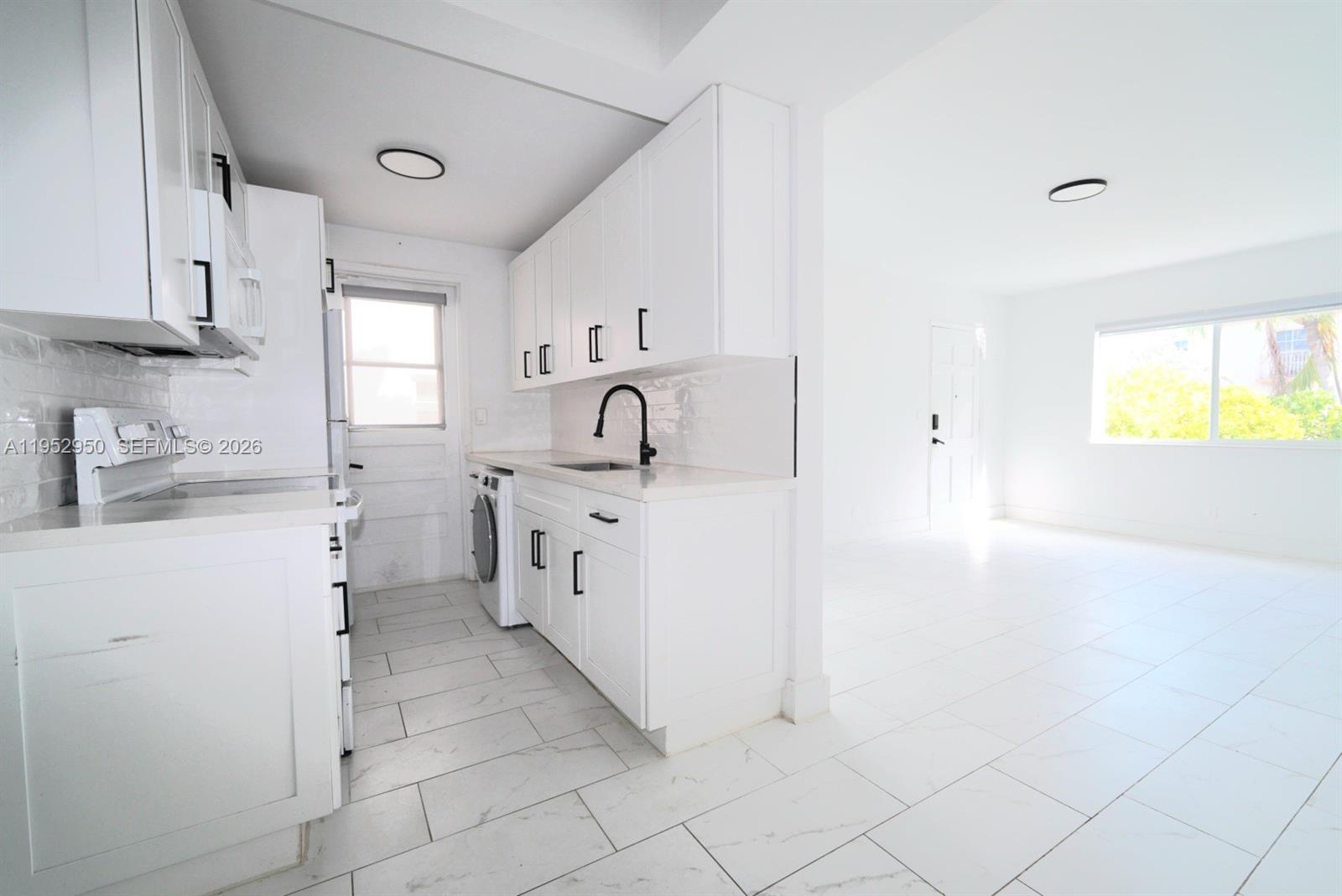 813 W 39th St #1 Miami Beach, FL 33140