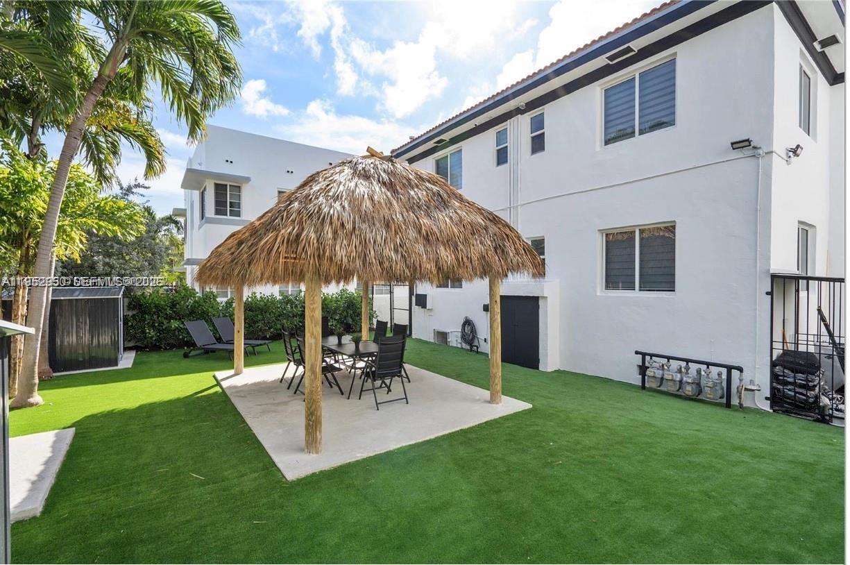 813 W 39th St #1 Miami Beach, FL 33140