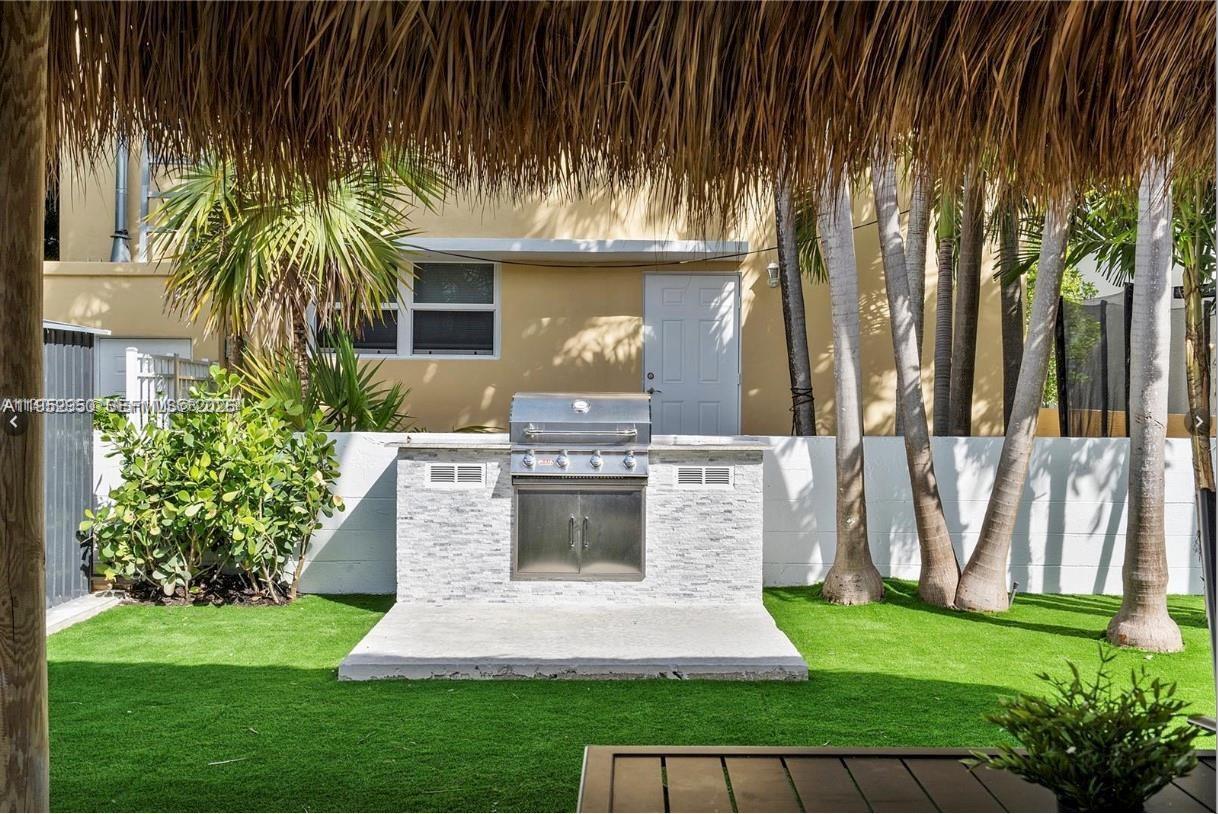 813 W 39th St #1 Miami Beach, FL 33140